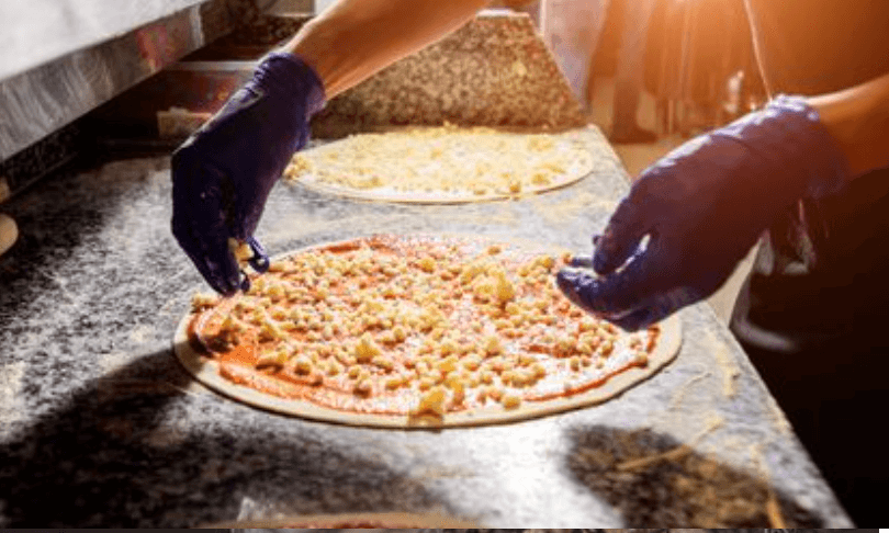 preparazione della pizza