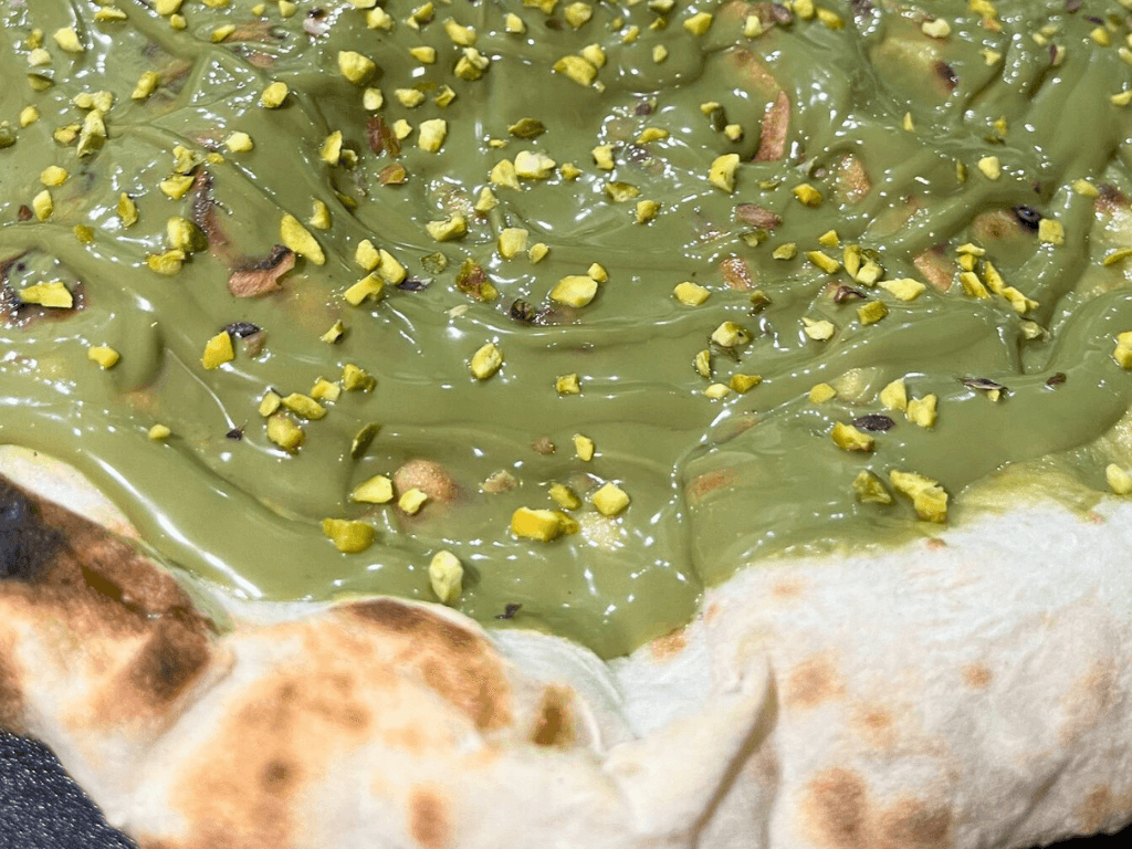 Dettaglio della Focaccia al pistacchio della Pizzeria Fracchia di Torino